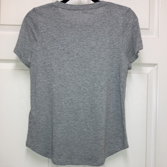 🎉5 For $10🎉New Banana Republic Gray “Created Equal” T-Shirt  Size XS - Picture 3 of 6